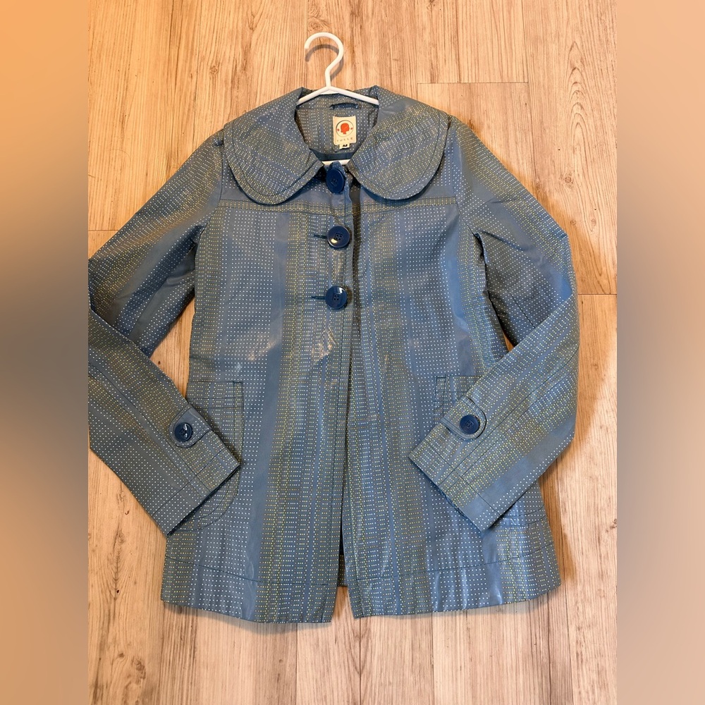 Tulle size medium rain jacket